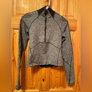 Ladies authentic Lululemon cropped 1/4 zip top